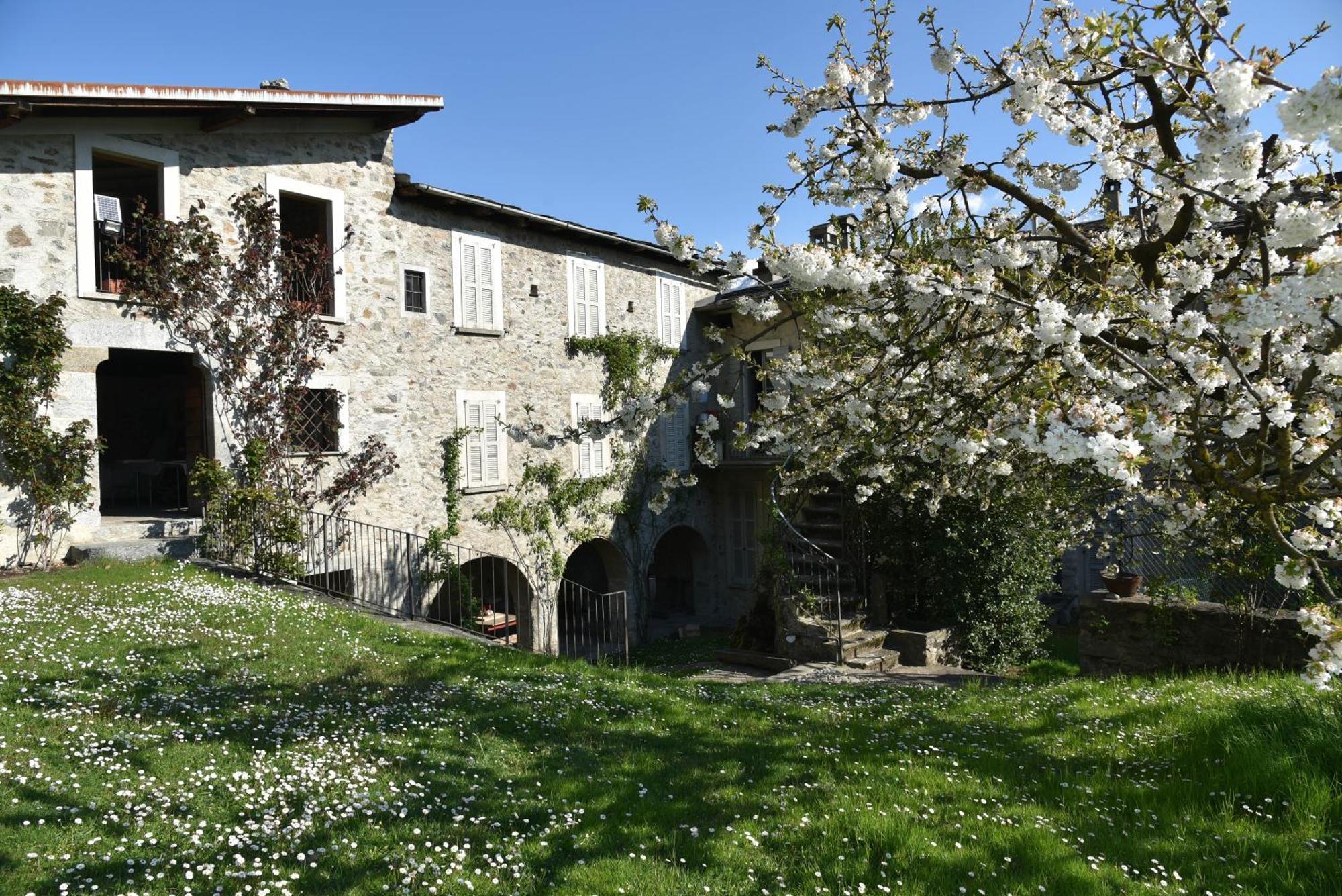 Villa Piano Nobile Al Roseto Del Drago à San Bernardo  Extérieur photo