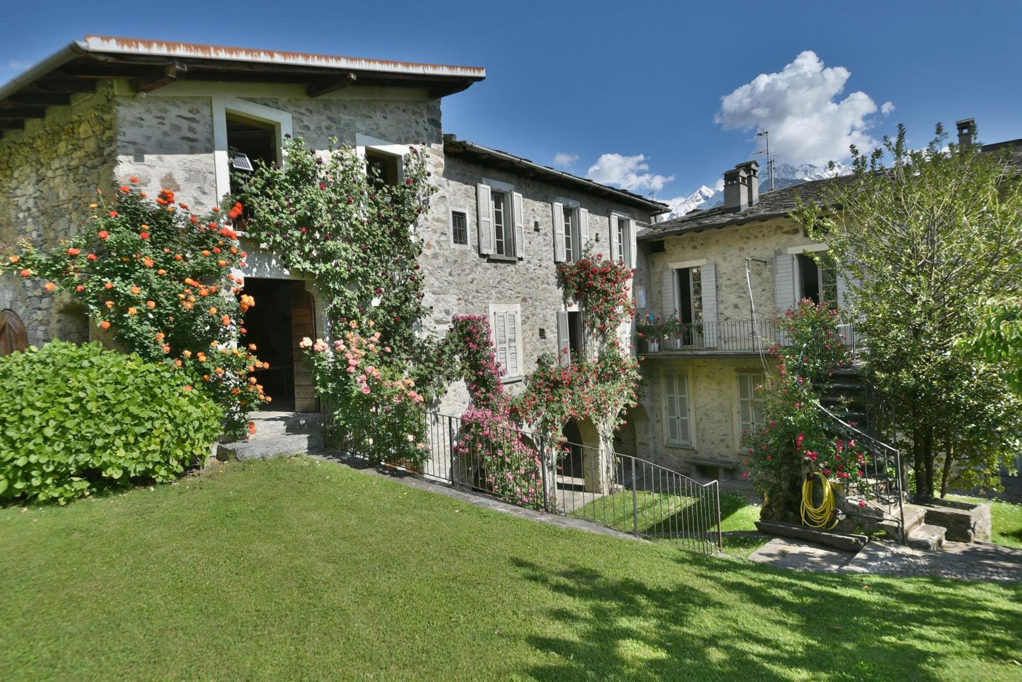Villa Piano Nobile Al Roseto Del Drago à San Bernardo  Extérieur photo