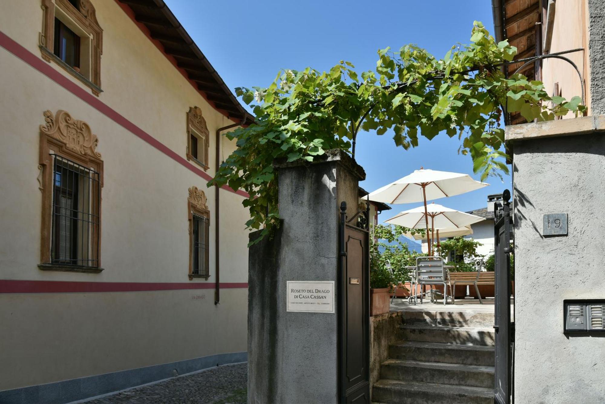 Villa Piano Nobile Al Roseto Del Drago à San Bernardo  Extérieur photo