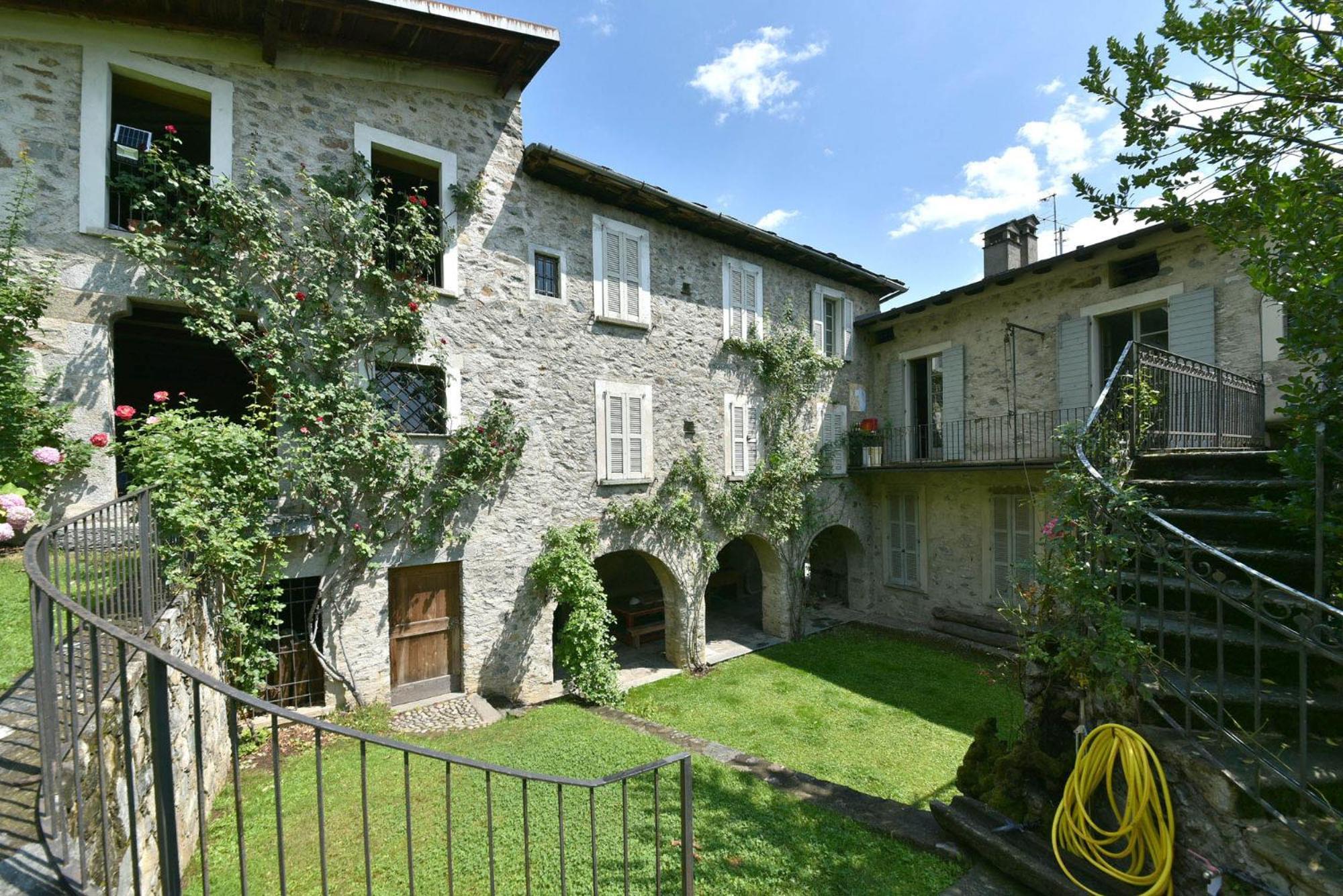 Villa Piano Nobile Al Roseto Del Drago à San Bernardo  Extérieur photo