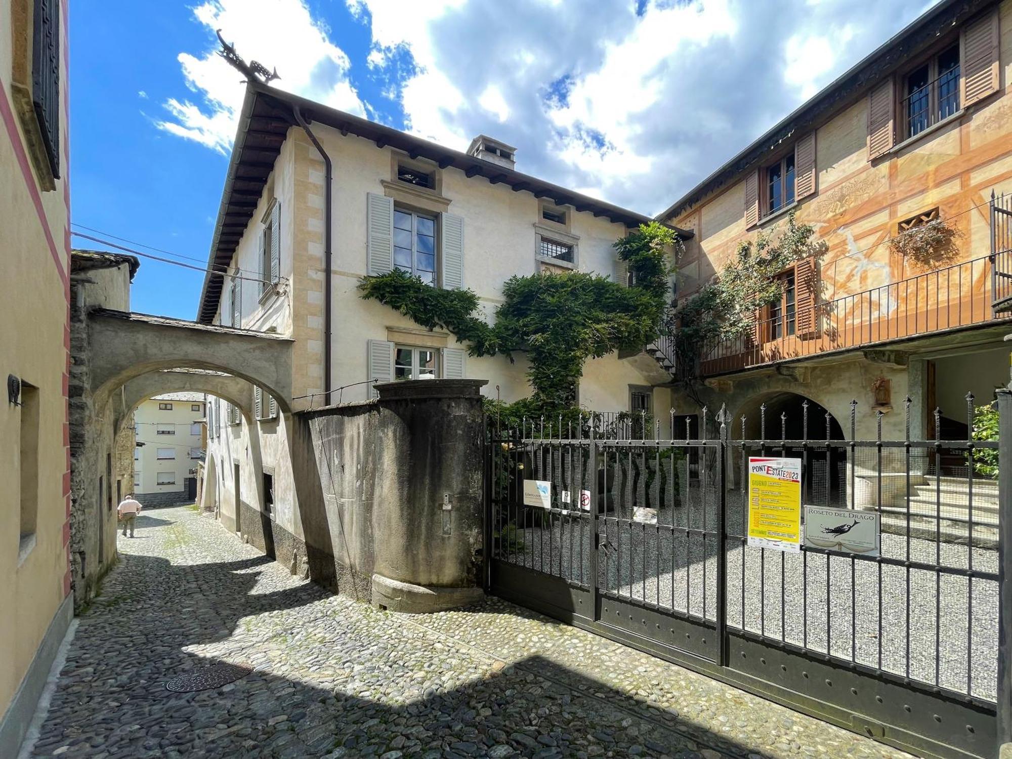 Villa Piano Nobile Al Roseto Del Drago à San Bernardo  Extérieur photo